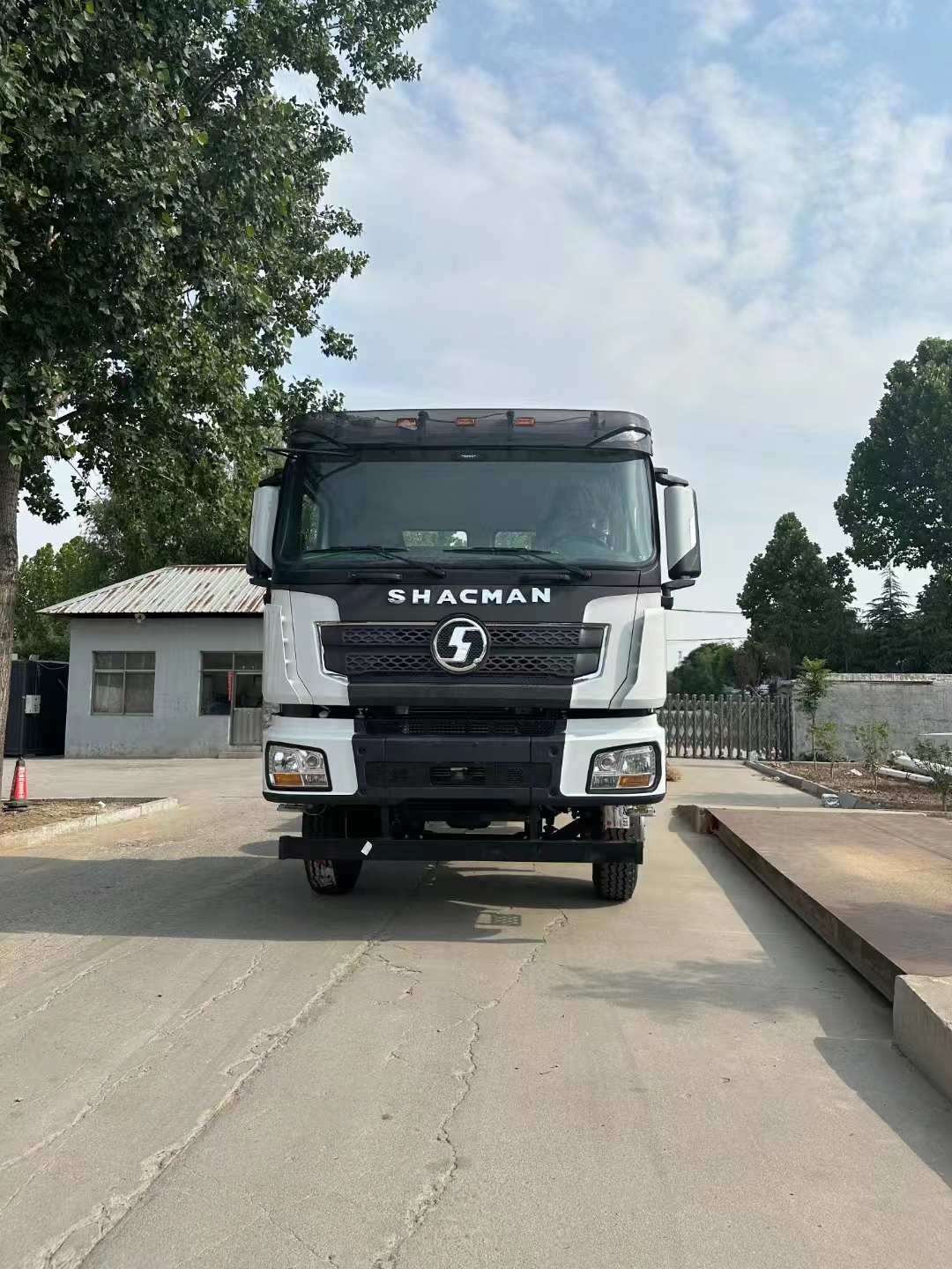 Ekspor Mobil Baru ke Rumah Anda Shaanxi Automobile Delonghi X3000-8X4 Nasional V, Jembatan Baja, Transmisi Manual, Kotak Besar Dapat Disesuaikan, Model Terbanyak 🔥 di Asia Tengah dan Rusia