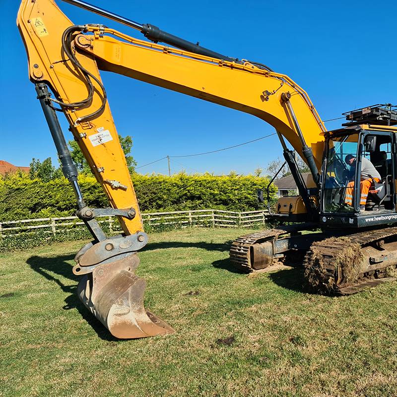 Hyundai menggunakan tipe crawler 220lc-9s