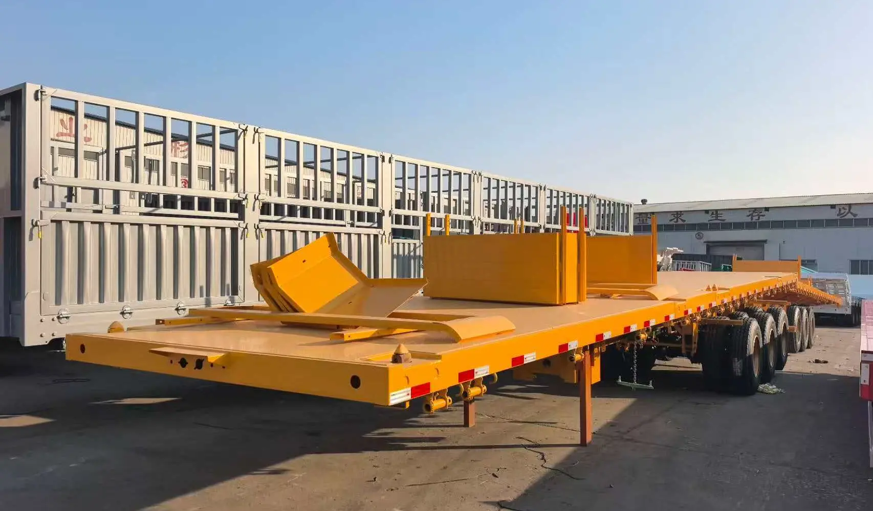 Trailer Semi Lowbed 3 Gandar Bekas Untuk Rencana Pengiriman Kapal Roro